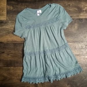 Blue/green lacey tee